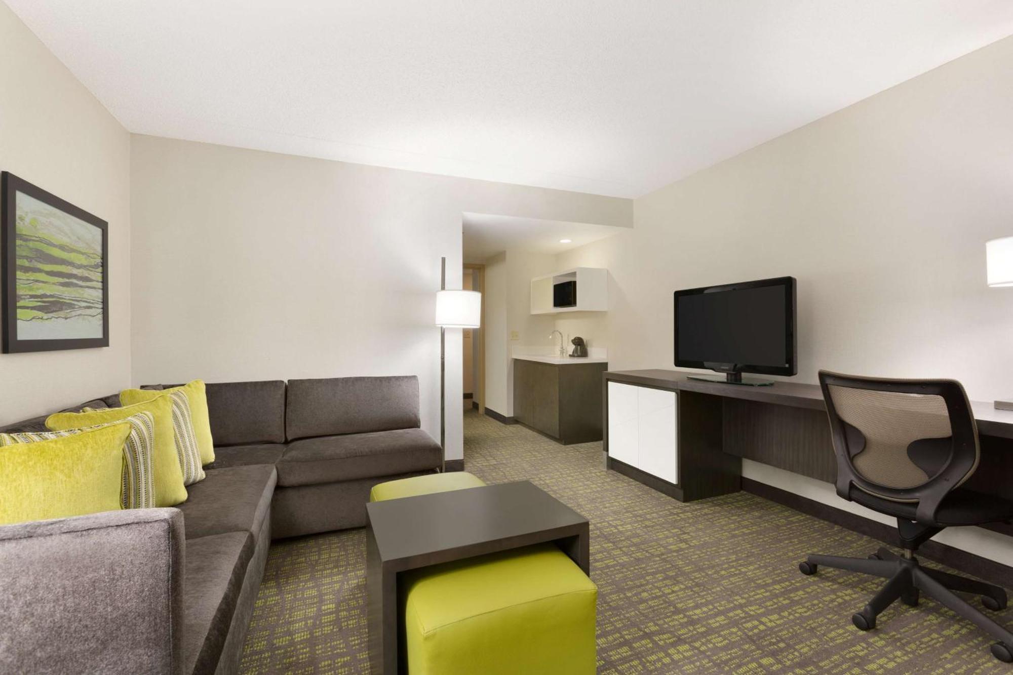 Embassy Suites Newark - Wilmington/South Exterior photo